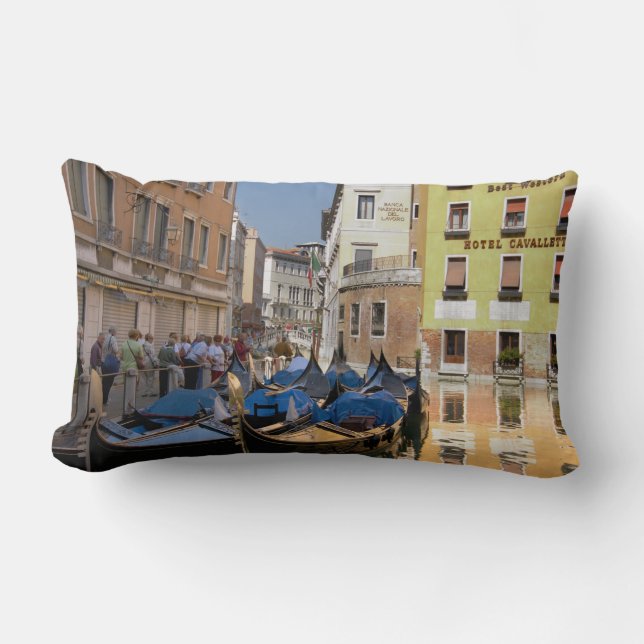 Coussin Rectangle Italie, Venise, gondoles amarrées le long d'un can (Recto)