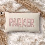 Coussin Rectangle Joli nom d'enfant personnalisé avec garniture faus<br><div class="desc">Ajoutez une touche vintage cosy avec cet oreiller Joli nom d'enfant personnalisé d'aspect grand-mère vintage ! Avec un design nostalgique et une garniture fausse,  c'est l'accent personnalisé parfait pour un espace chaud et rétro !</div>