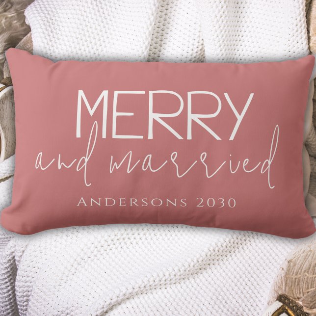 Coussin Rectangle Joyeux Moderne Et Marié Premier Rose De Noël (Créateur téléchargé)