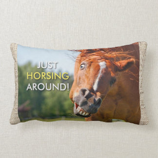 Coussin Rectangle Juste Horsing autour de photographie de cheval