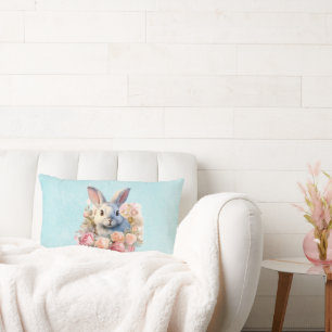 Coussin Rectangle Lapin avec une guirlande de roses Mignon