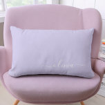 Coussin Rectangle Lavande Purple Girl Script Monogramme Nom Moderne<br><div class="desc">Lavender Purple Monogram Ajoutez Votre Propre Nom Lumbar Coussin. Cela rend le cadeau parfait pour 16 ans,  mariage,  douche nuptiale,  anniversaire,  baby shower ou bachelorette pour quelqu'un qui aime le luxe glam et les styles chic.</div>