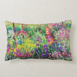 Coussin Rectangle Le jardin d'iris chez Giverny par Claude Monet<br><div class="desc">Le jardin d'iris chez Giverny par Claude Monet. 
Veuillez visiter mon magasin pour une conception plus intéressante et plus de => bien choisi zazzle.com/iwheels* de couleur</div>