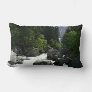 Coussin Rectangle Les chutes Vernal au loin à Yosemite