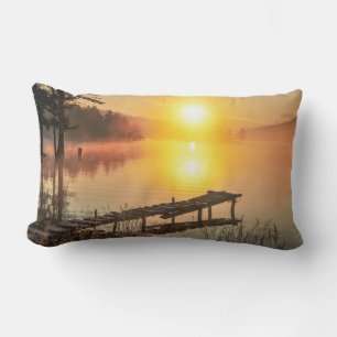 Coussin Rectangle Lever de soleil idyllique Misty Mountain Lake, B