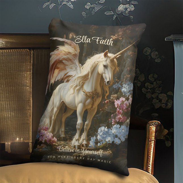 Coussin Rectangle Licorne Magique Classique à Ailes Conte de Fée Che (Créateur téléchargé)
