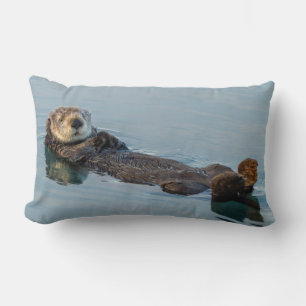 Coussin Rectangle Loutre de mer flottant sur le dos dans l'océan