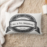 Coussin Rectangle M. et Mme Eat Buvez et soyez mariés Mariage<br><div class="desc">M. et Mme Eat Buvez et soyez mariés Coussin Mariage en noir et blanc. Vous pouvez personnaliser ce Bisto Vintage style Coussin esthétique pour dire tout ce que vous voulez pour la Mariée (Réception de Mariage ou Cadeau Nouveau Marié) ou Femme (Cadeau du 2ème Anniversaire) ou acheter deux Mrs et...</div>