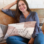 Coussin Rectangle Marbre géométrique moderne Abstrait Famille person<br><div class="desc">Marbre géométrique Abstrait moderne Famille personnalisée Jeu d'oreillers Coussins dispose d'un design géométrique abstrait avec votre nom de famille personnalisé. Fait un cadeau fantastique pour Noël,  anniversaire,  anniversaire et plus encore. Personnalisez en modifiant le texte dans la zone de texte fournie. Conçu par ©Evco Studio www.zazzle.com/store/evcostudio</div>