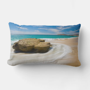 Coussin Rectangle Marée océanique tourbillonnant sur la plage
