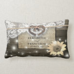 Coussin Rectangle Mariage de Couple Fer à Cheval Cœur Broderie Tourn<br><div class="desc">Modèles de Coussin Lombaire de Mariage de Style Campagnard Rustique - Couple Vieux Fer à Cheval Cœur avec Nœud de Corde et Dentelle Blanche, Tournesol, Guirlandes Lumineuses et Tissu Burlap sur Fond de Bois de Grange Ancien. Un Design Parfait pour votre Grand Jour. Tous les styles de texte, couleurs et...</div>