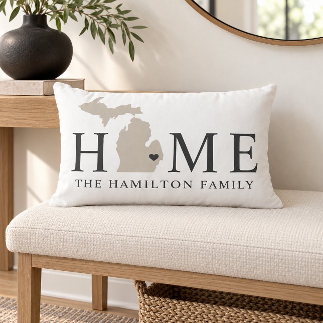 Coussin Rectangle Michigan Maison Beige Gris Blanc Monogramme (Créateur téléchargé)