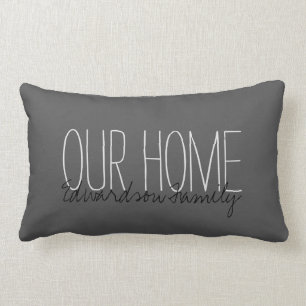 Coussin Rectangle Moderne rustique gris foncé Notre maison Nom de fa