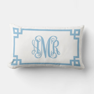 Coussin Rectangle Monogramme de script clé grecque bleu ciel AMR