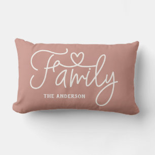 Coussin Rectangle Monogramme de script de cœur de famille rose