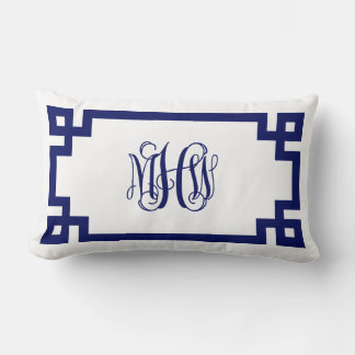Coussin Rectangle Monogramme en écriture cursive avec vrilles à clé 
