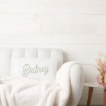 Coussin Rectangle Monogramme et nom personnalisés de Sage Vert moder<br><div class="desc">Le Monogramme et le Coussin Lumbar de Sage Vert Moderne est doté d'une couleur verte à la sauge sophistiquée et d'un monogramme et d'un nom personnalisés. Son design élégant et sa touche customisée en font un ajout élégant à tout espace de vie, offrant à la fois confort et un esprit...</div>