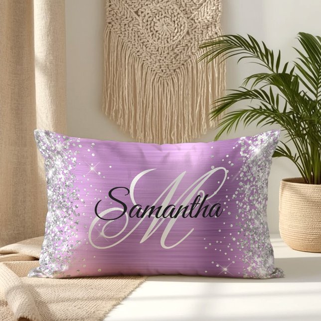 Coussin Rectangle Monogramme fantaisie argent pailleté lavande feuil (Silver Glitter Lavender Foil Fancy Monogram Lumbar Pillow)