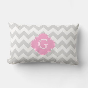 Coussin Rectangle Monogramme gris clair blanc Chevron rose Quatrefoi