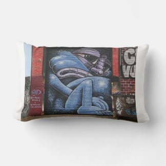 Coussin Rectangle Monstre bleu sous l'évacuation d'incendie, Brookly