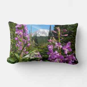 Coussin Rectangle Mont Rainier entre les fleurs de phlox violettes