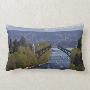 Coussin Rectangle Montagnes de pont et de cascade de Montlake