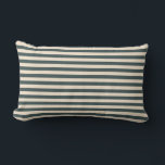 Coussin Rectangle Motif à rayures vert foncé<br><div class="desc">Motif moderne à rayures vert foncé et blanc cassé. La montre de nuit aux couleurs et la fleur de magnolia sont utilisées pour ce motif rayé. Décorez votre maison avec ces magnifiques rayures motifs jettent des oreillers. Si vous avez besoin d'aide ou de produits correspondants, veuillez nous contacter par l'intermédiaire...</div>