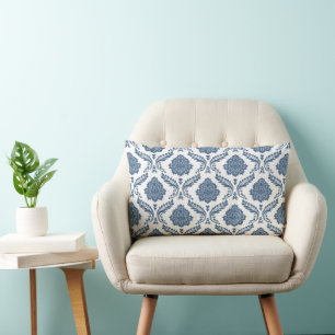 Coussin Rectangle Motif Damassé Rococo Bleu sur Fond Blanc