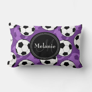 Coussin Rectangle Motif de balle de soccer noir violet monogramme
