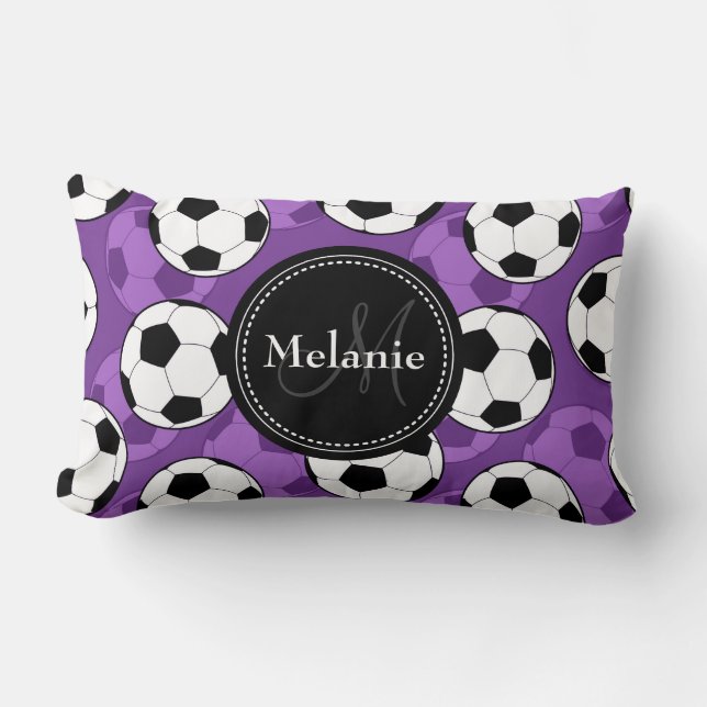 Coussin Rectangle Motif de balle de soccer noir violet monogramme (Recto)
