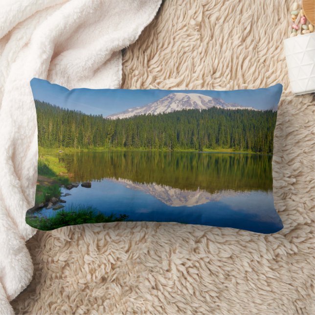 Coussin Rectangle Mt. Rainier and Reflection Lake (Couverture)