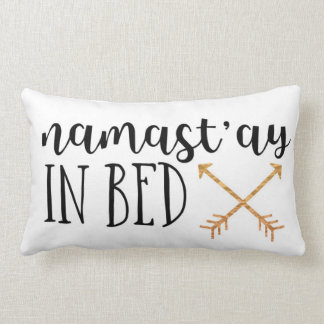 Coussin Rectangle "Namast'ay dans le lit "