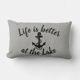 Coussin Rectangle nautique LA VIE EST MIEUX AU LAC et ancre
