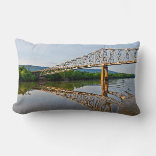 Coussin Rectangle Naviguer sous un pont sur la rivière Tennessee