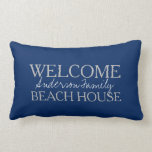 Coussin Rectangle Nom de famille moderne de maison de plage<br><div class="desc">Accueil moderne de bleu marine à notre Chambre de plage, nom de famille, carreau.
Vous pouvez le personnaliser et changer le texte et l'avant et le dos et ajouter votre propre nom.</div>