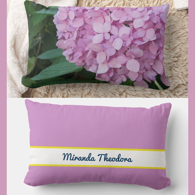 Coussin Rectangle Nom personnalisé Pink Mauve Hydrangea (Elegant, modern personalized name floral accent pillow. Photo of purple pink hydrangea. Calligraphy)