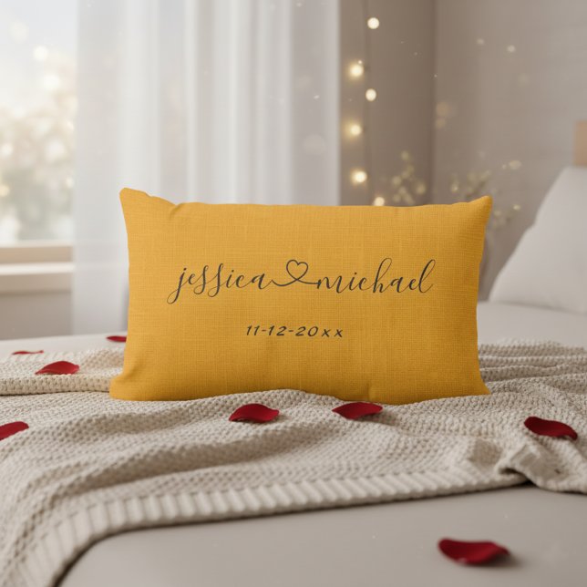 Coussin Rectangle Noms en cursive rustique et cadeau de mariage cœur (Romantic pillow for newlyweds! ❤️)