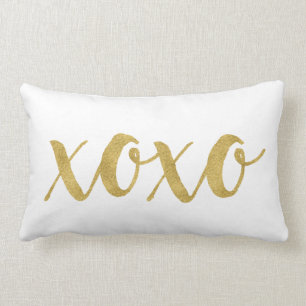 Coussin Rectangle Or en lettres XOXO de main moderne décoratif