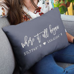 Coussin Rectangle Où tout a commencé Script Navy Blue Coordonnées<br><div class="desc">Style de typographie moderne et chic lire ' Où tout a commencé ' sur vos coordonnées personnalisées de l'endroit où vous avez rencontré votre être cher. Grand cadeau pour la Saint-Valentin, pour les jeunes mariés, ou ( mariage ) anniversaire. A la fois romantique et tendance design, notre coussin de style...</div>