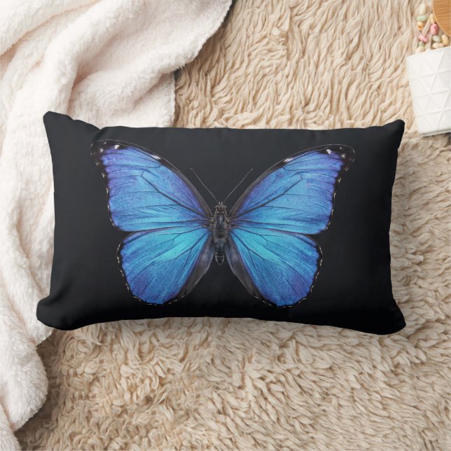 Coussin Rectangle papillon morpho isolé sur fond noir (Couverture)