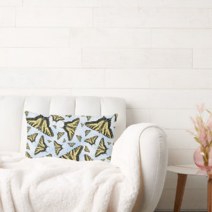 Coussin Rectangle Papillons swallowtails jaunes sur un ciel bleu nua
