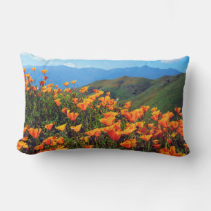 Coussin Rectangle Pavots de Californie couvrant un flanc de colline