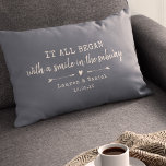 Coussin Rectangle Personnalisé Là où tout a commencé Chic Saint-Vale<br><div class="desc">Célébrez votre amour avec cet élégant et romantique coussin décoratif présentant le lieu et la date de votre rencontre dans une typographie à la machine à écrire vintage ivoire et un design manuscrit accompagnés de flèches douces dessinées à la main. Choisissez votre propre couleur et personnalisez ce design sur mesure...</div>