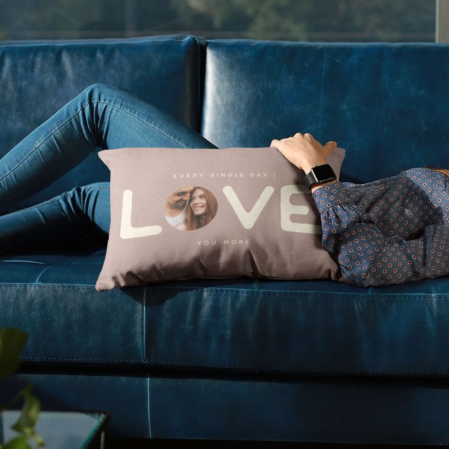 Coussin Rectangle Personnalisé Moderne Photo LOVE Valentines Couple  (Créateur téléchargé)