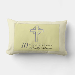Coussin Rectangle Personnaliser, 10e anniversaire du prêtre Embossé