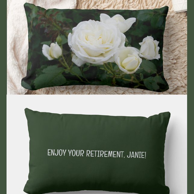 Coussin Rectangle Personnaliser Profitez de la retraite Coworker Ros (Modern, elegant Enjoy Your Retirement personalized name accent pillow. Photo of cream white roses )
