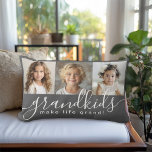 Coussin Rectangle Petits-enfants font la vie Grand 3 Photo Collage G<br><div class="desc">Un cadeau attentionné pour les grands-parents, ce design lombaire coussin dispose d'un 3 modèle photo à personnaliser avec des photos des petits-enfants. Une combinaison d'écriture manuscrite moderne combinée à une police sans serif moderne épelle "petits-enfants rendent la vie grandiose !" L'arrière - plan est un gris branché à l'ambiance cosy....</div>