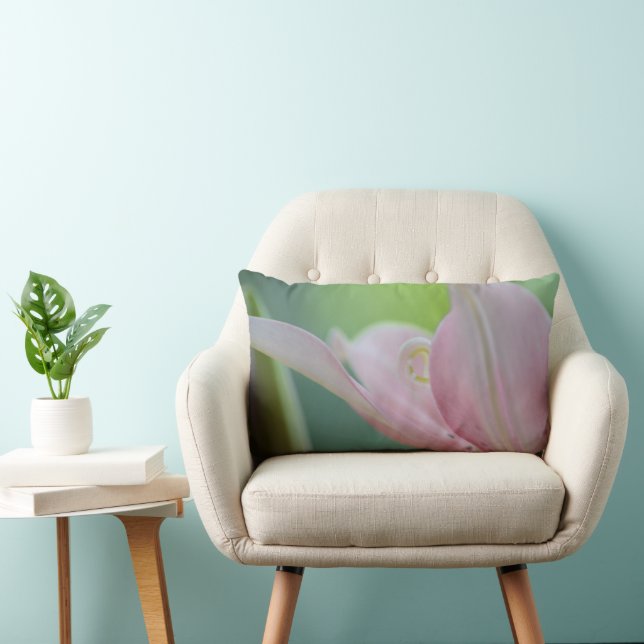 Coussin Rectangle Pink Lily par Shirley Taylor (Chaise)