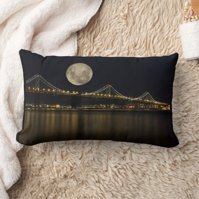 Coussin Rectangle Pleine lune sur le pont Bay (Couverture)