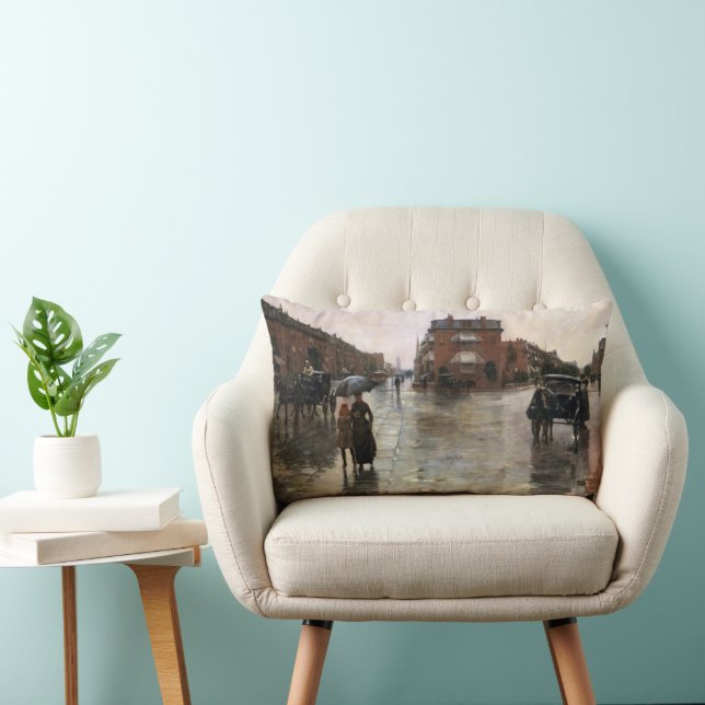 Coussin Rectangle Rainy Day, Boston par Frederick Childe Hassam (Chaise)